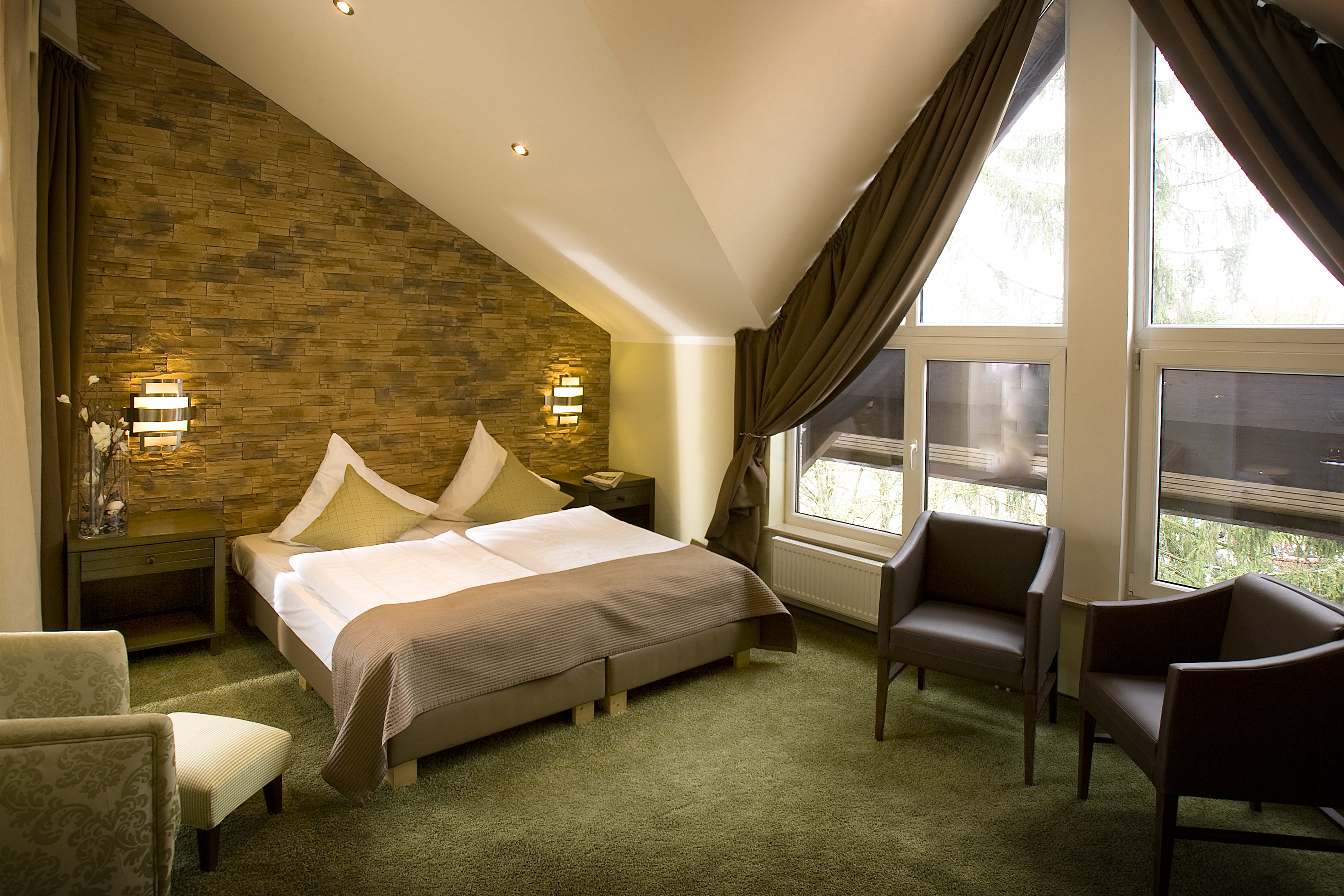 Hotelzimmer-mit-Schrägem-Dach im Nellspark Hotel in Trier